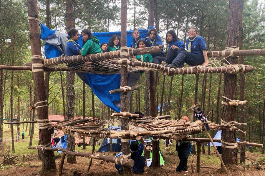 Fogata Scout durante un campamento